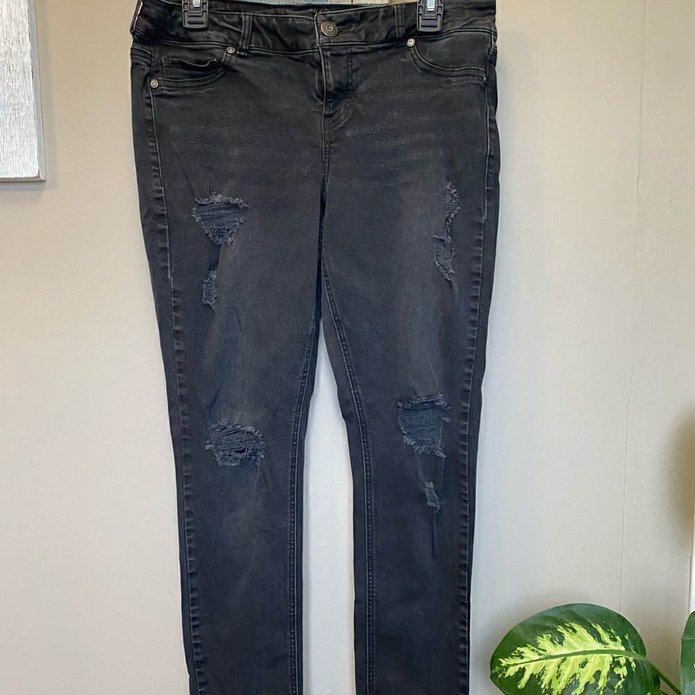 Maurices Women’s Black Destroyed Skinny Jeans
